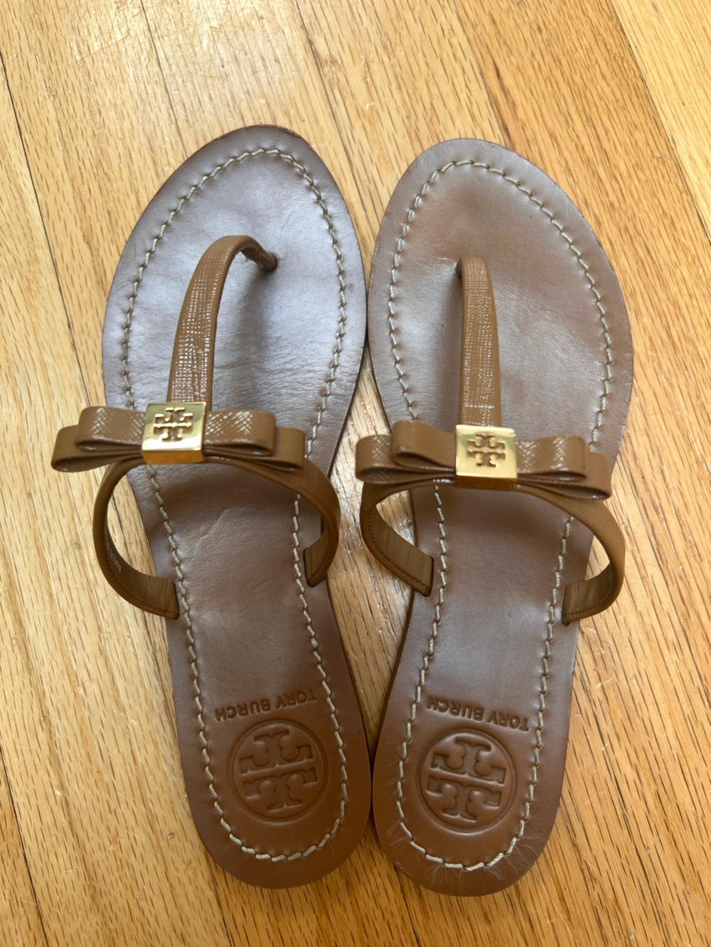 Tory Burch LeighAnne Flat Thong Sandals Brown Patent Saffiano Leather Size 7